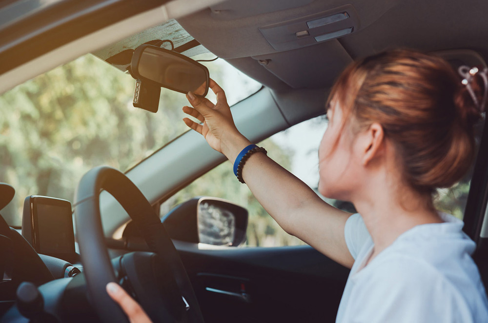 The Importance of Proper Seating Position and Mirror Adjustment for Safe Driving