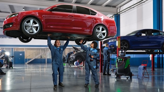 Boost Fleet Efficiency with Proper Transmission Fluid Maintenance